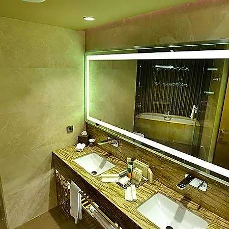 Hilton Kozyatagi Hotel 5*